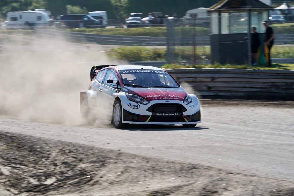 Ulrik Linnemann har testet den nyindkøbte Ford Fiesta Supercar på Nysumbanen